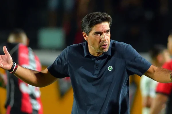 Abel Ferreira detona Flamengo e reacende guerra: “todos têm memória curta”