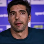 Abel Ferreira alfineta imprensa após derrota e explica falhas defensivas