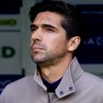 Abel Ferreira detona arbitragem e expõe problema físico de Vitor Roque no Palmeiras