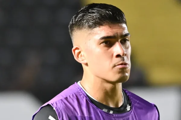 Santos exige R$ 20 mi do Atlas por Adonis Frías e troca com Racing pode desandar