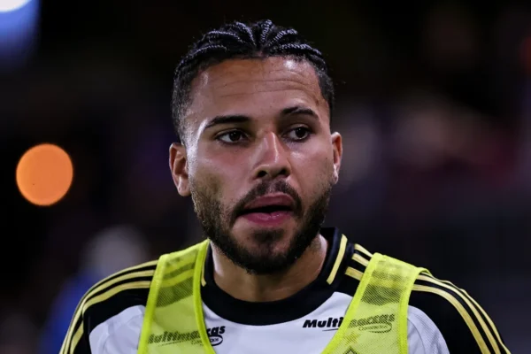 Botafogo recebe oferta de Alexsander, mas negociação não avança