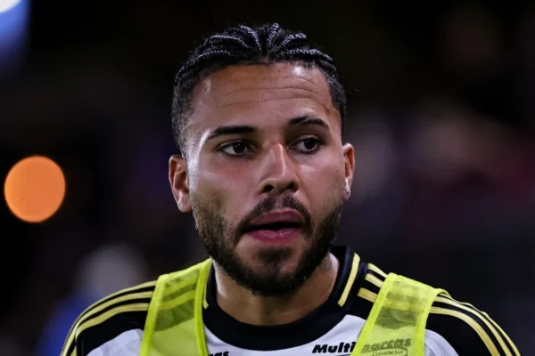 Vasco acelera por camisa 8 misterioso e descarta Deossa e Alexsander