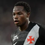 Vasco vence com um a menos e abre vantagem contra o Vitória na Copa do Brasil