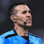 VAR chama, mas árbitro mantém decisão e não marca pênalti em Rosario Central x Corinthians