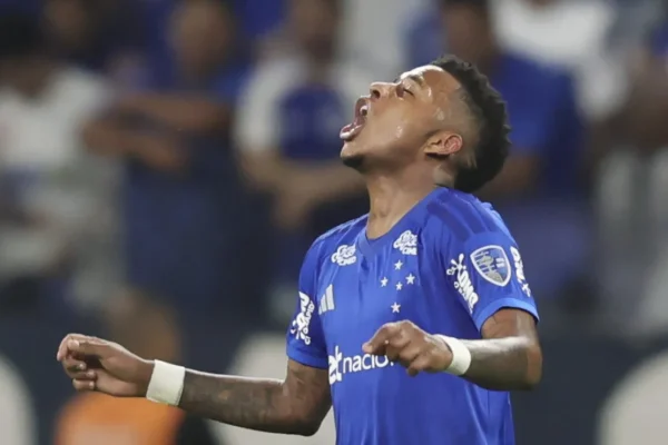 Arroyo brilha, mas Flamengo busca empate e decisão fica para o Maracanã