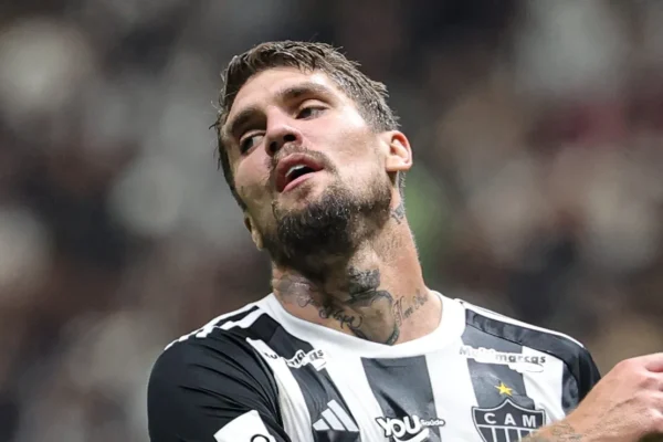 Lesões na zaga forçam Atlético-MG a correr no mercado: prioridade é clara