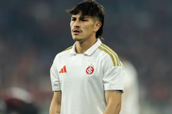Inter segura Palmeiras fora de casa e arranca empate com show defensivo