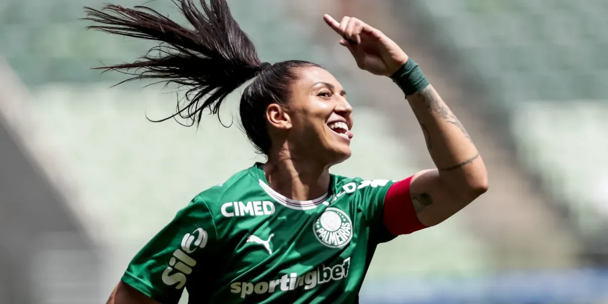 Bia Zaneratto brilha, Palmeiras vence Inter e cola no topo do Brasileirão Feminino