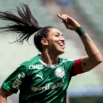 Bia Zaneratto brilha, Palmeiras vence Inter e cola no topo do Brasileirão Feminino