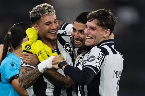 Botafogo acelera reformulação: Santi Rodríguez e Matheus Martins de saída; elenco perde 12 peças