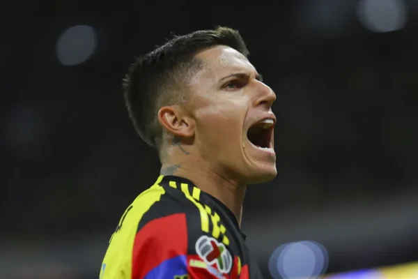 Vasco recua em Brian Rodríguez e mira novos alvos no mercado
