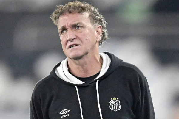 Cuca cobra postura de Neymar e marca reunião para frear indisciplina no Santos
