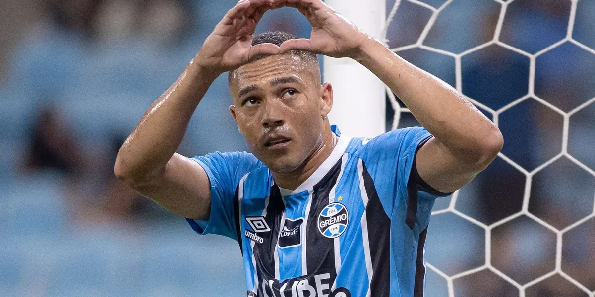 Grêmio: Carlos Vinícius entre a crise financeira e a artilharia
