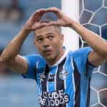 Grêmio: Carlos Vinícius entre a crise financeira e a artilharia
