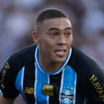 Grêmio fecha elenco e foca em vender Gabriel Mec e renovar com Carlos Vinícius