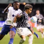 Corinthians perde para o Coritiba após queda de rendimento e poucas finalizações