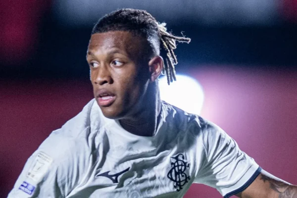 Danilo em baixa no Botafogo: ausência de ofertas afeta desempenho e aumenta tensão