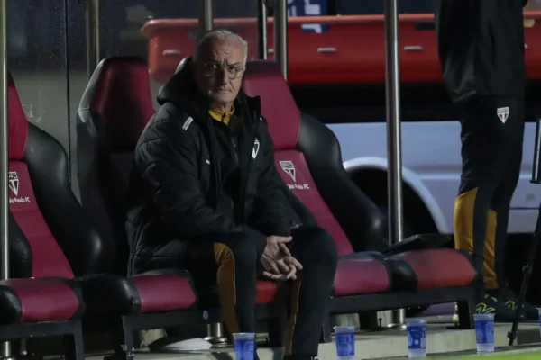 Dorival Júnior expõe crise no São Paulo: erros repetidos e 8 jogos sem vitória