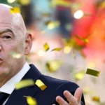 Fifa endurece discurso e blinda Infantino em meio à crise com a Uefa