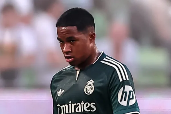 Fim da novela: Endrick fica no Real Madrid e herda a camisa 9
