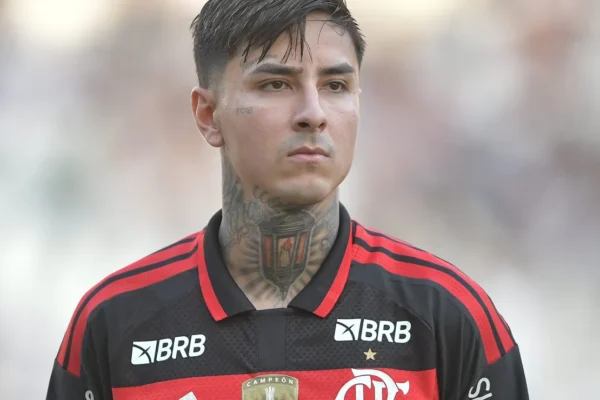 Flamengo acelera renovação de Pulgar e enviou contraproposta ao chileno