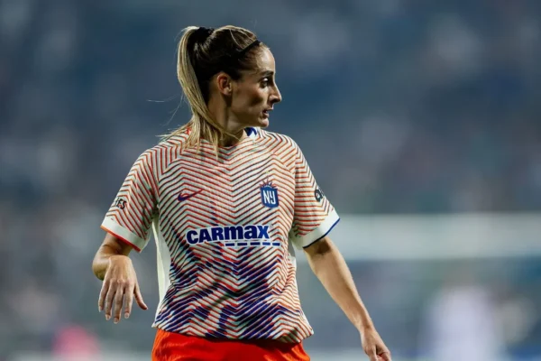Campeã mundial Esther González gera polêmica ao trocar EUA por time saudita