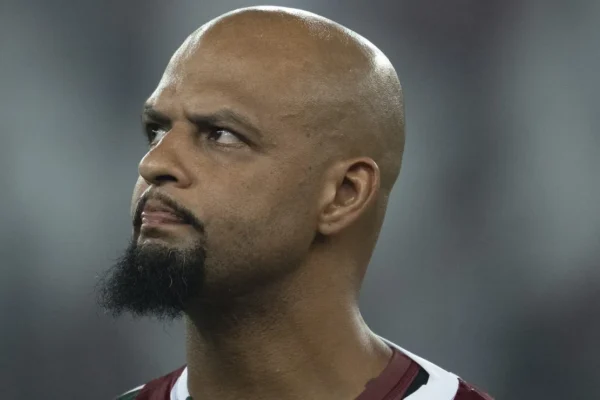 Felipe Melo detona estratégia do Flamengo: ‘está marcando território’