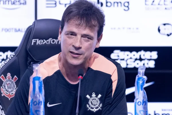 Fernando Diniz no Corinthians: a teimosia que pode custar caro ao Timão