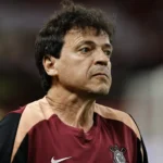 Diniz falha taticamente, Corinthians perde para o Inter e se complica na Copa do Brasil