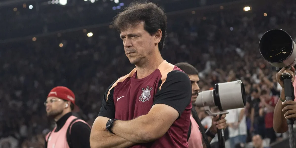 Diniz mexe no time, mas Corinthians tropeça diante do Coritiba e cai na tabela