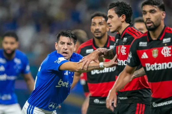 Flamengo sofre virada cruel do Cruzeiro no fim e perde por 2 a 1 no Mineirão