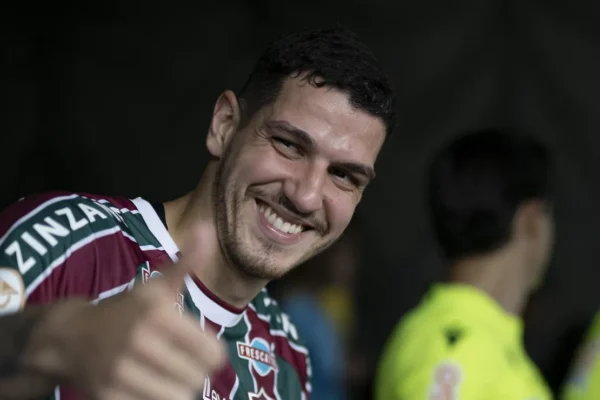 Nino fica no Zenit? Renovação afasta retorno ao Brasil