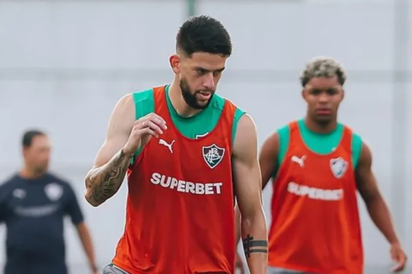 Jemmes volta a treinar e pode reforçar o Fluminense contra o Vasco