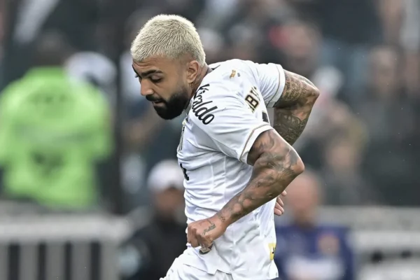 Gabigol brilha, Santos atropela Vasco e respira no Brasileirão