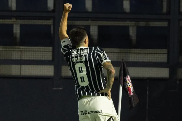 Garro e a Homenagem a Sócrates: Um Gesto que Vale Ouro