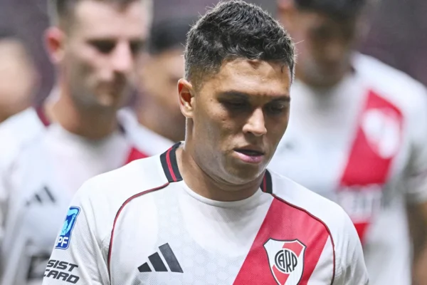 Quintero surpreende e fecha com novo clube após deixar o River Plate