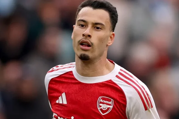 Martinelli vira as costas para R$ 272 mi e crava: fico no Arsenal