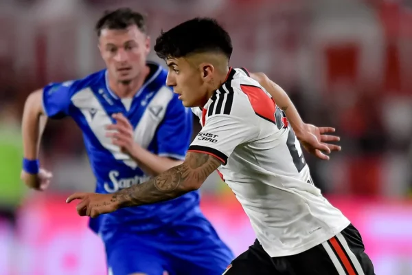 Ex-alvo do Flamengo, Almada falha e River Plate tropeça: 2 a 2 com Vélez