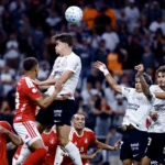 Gol polêmico de Gustavo Henrique no Corinthians x Inter gera revolta e eliminação