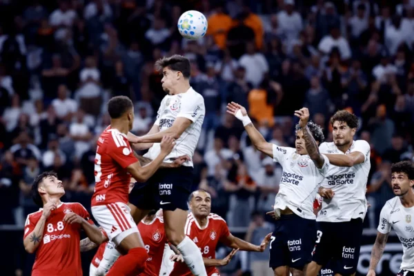 Gol polêmico de Gustavo Henrique no Corinthians x Inter gera revolta e eliminação