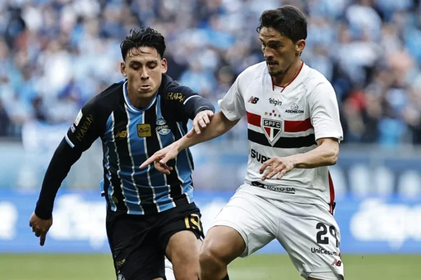 São Paulo domina, mas cai diante do Grêmio: 2 a 1 e gol no fim