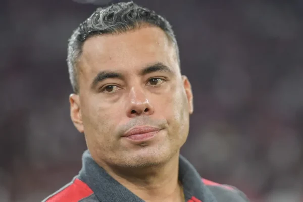 Jair Ventura não segura reação após chapéu de Samuel Lino no Maracanã