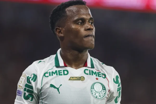 Jhon Arias é vaiado pela torcida do Fluminense no Maracanã; entenda