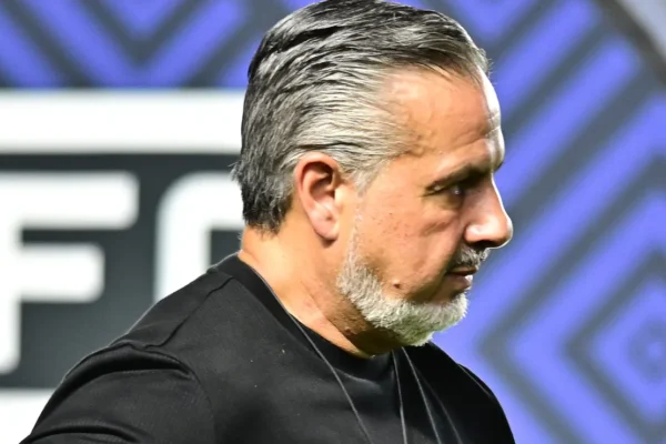 José Boto no Flamengo: R$ 900 milhões gastos e zero criatividade