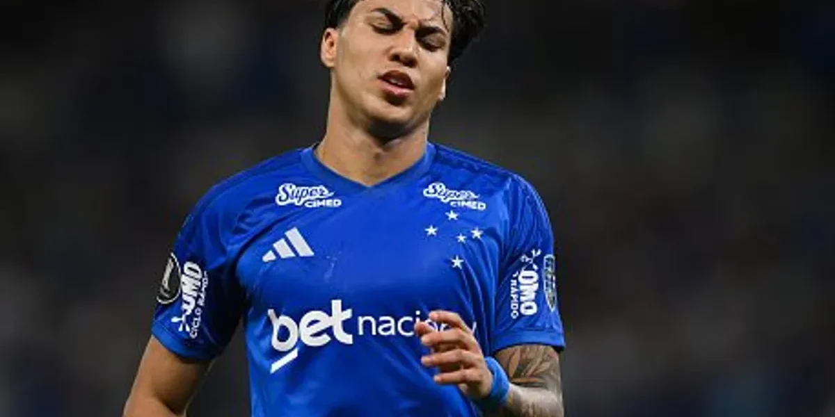 Kaio Jorge perde gol incrível, Danilo salva e Flamengo vence Cruzeiro no Mineirão