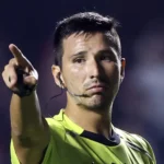 VAR decide: pênalti polêmico garante São Paulo nas quartas da Sul-Americana