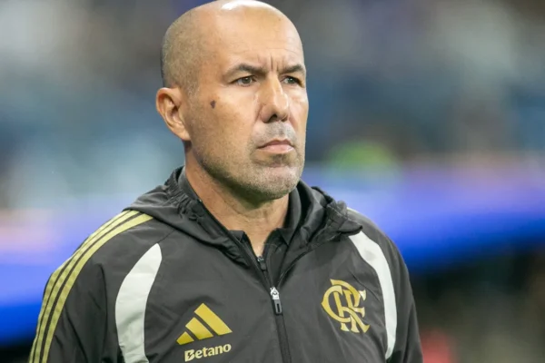 Flamengo domina, mas Cruzeiro vira e complica planos de Jardim