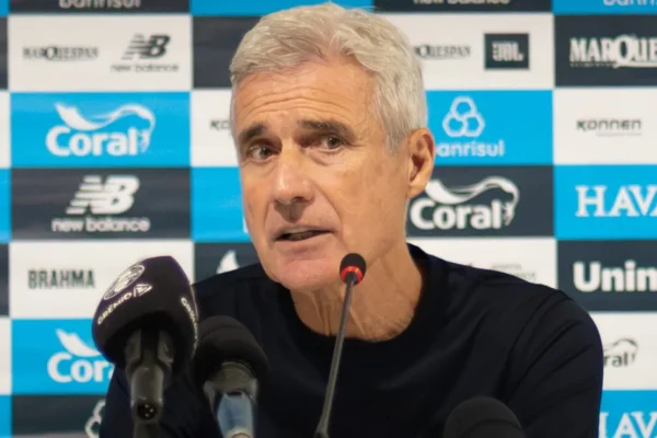 Grêmio mantém fé em Luis Castro: pressão existe, mas demissão está fora de pauta