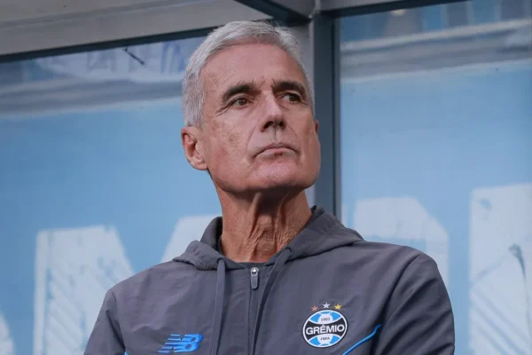 Luís Castro pode deixar o Grêmio rumo ao Al-Ahli, da Arábia Saudita