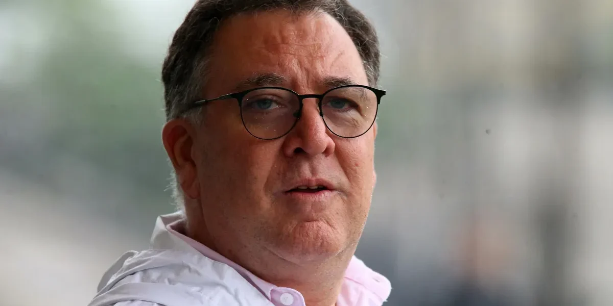 Santos quebra silêncio e desmente boatos sobre demissões por críticas à diretoria